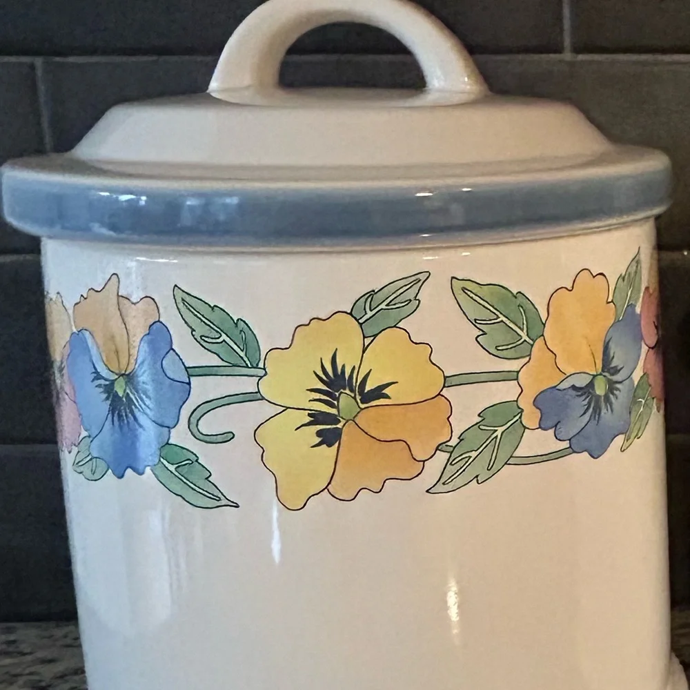 VTG Nishiwaki Japan 1980’s Floral Pansy Ceramic Canister RARE Set of 4 Like New!